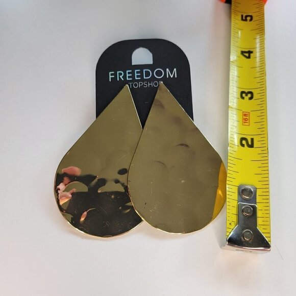 CLEARANCE NWOT Freedom Topshop Large Hammered Gold Tone Pierced Earrings - Picture 5 of 6